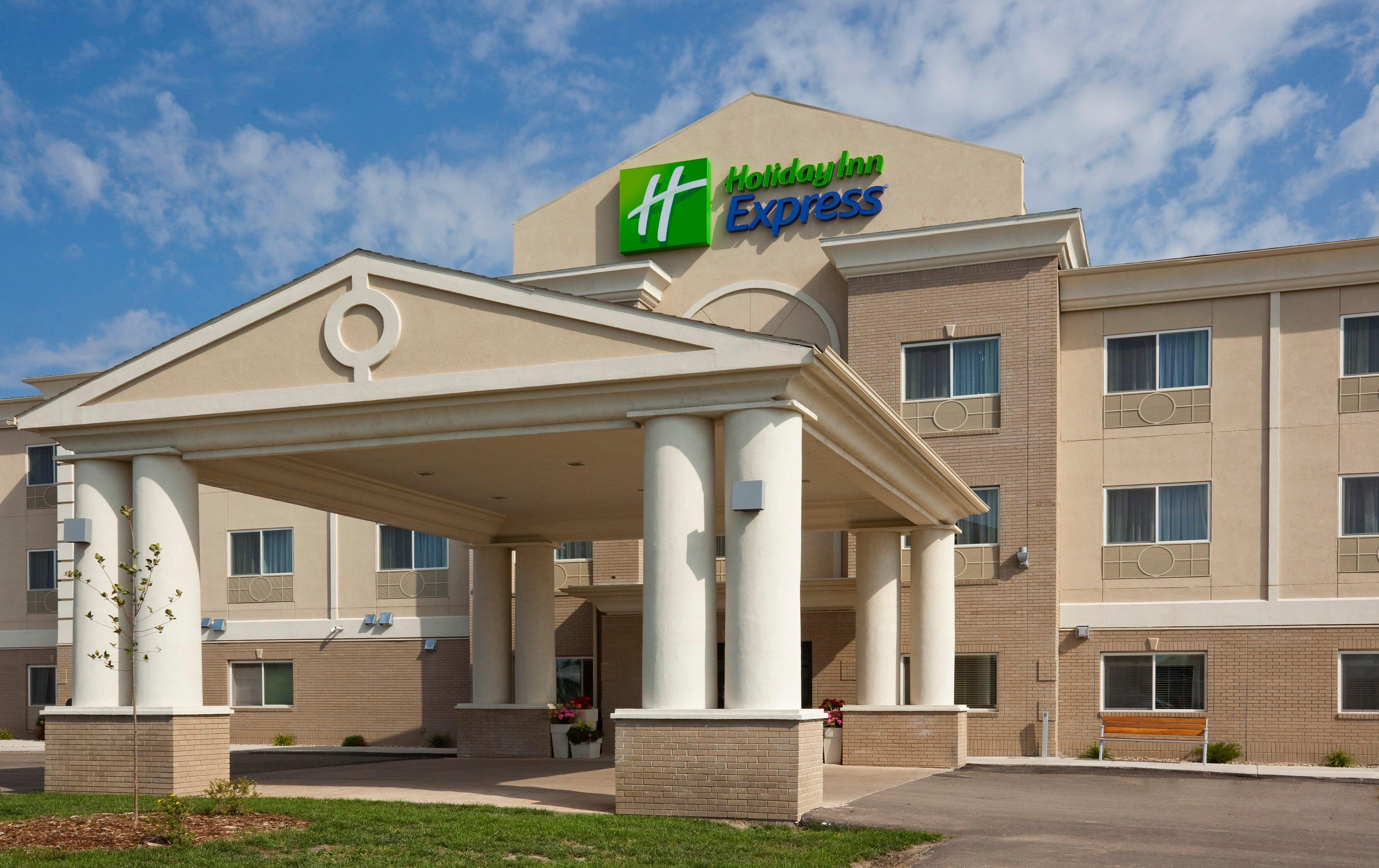 Holiday Inn Express Devils Lake By Ihg Exterior foto