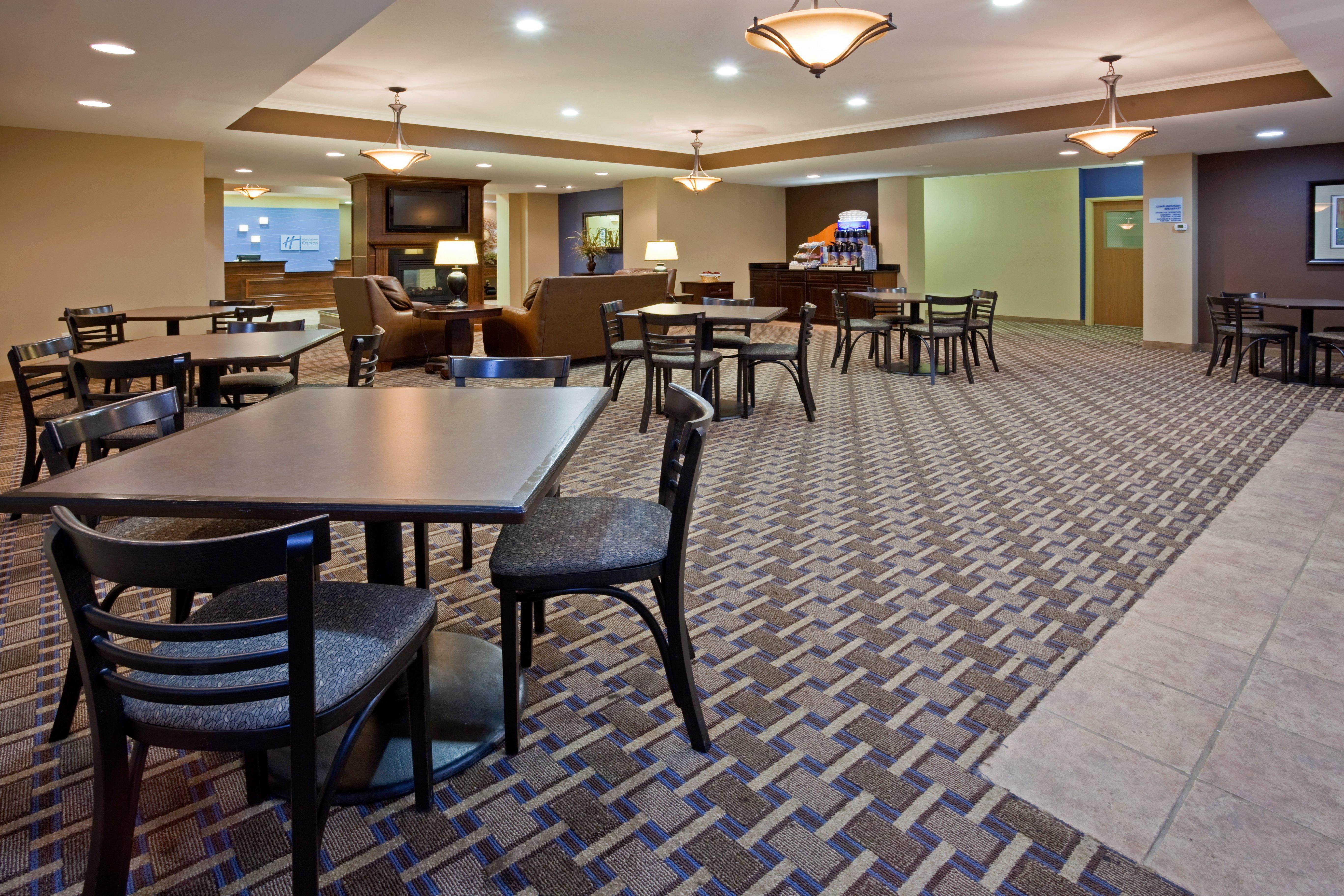 Holiday Inn Express Devils Lake By Ihg Exterior foto