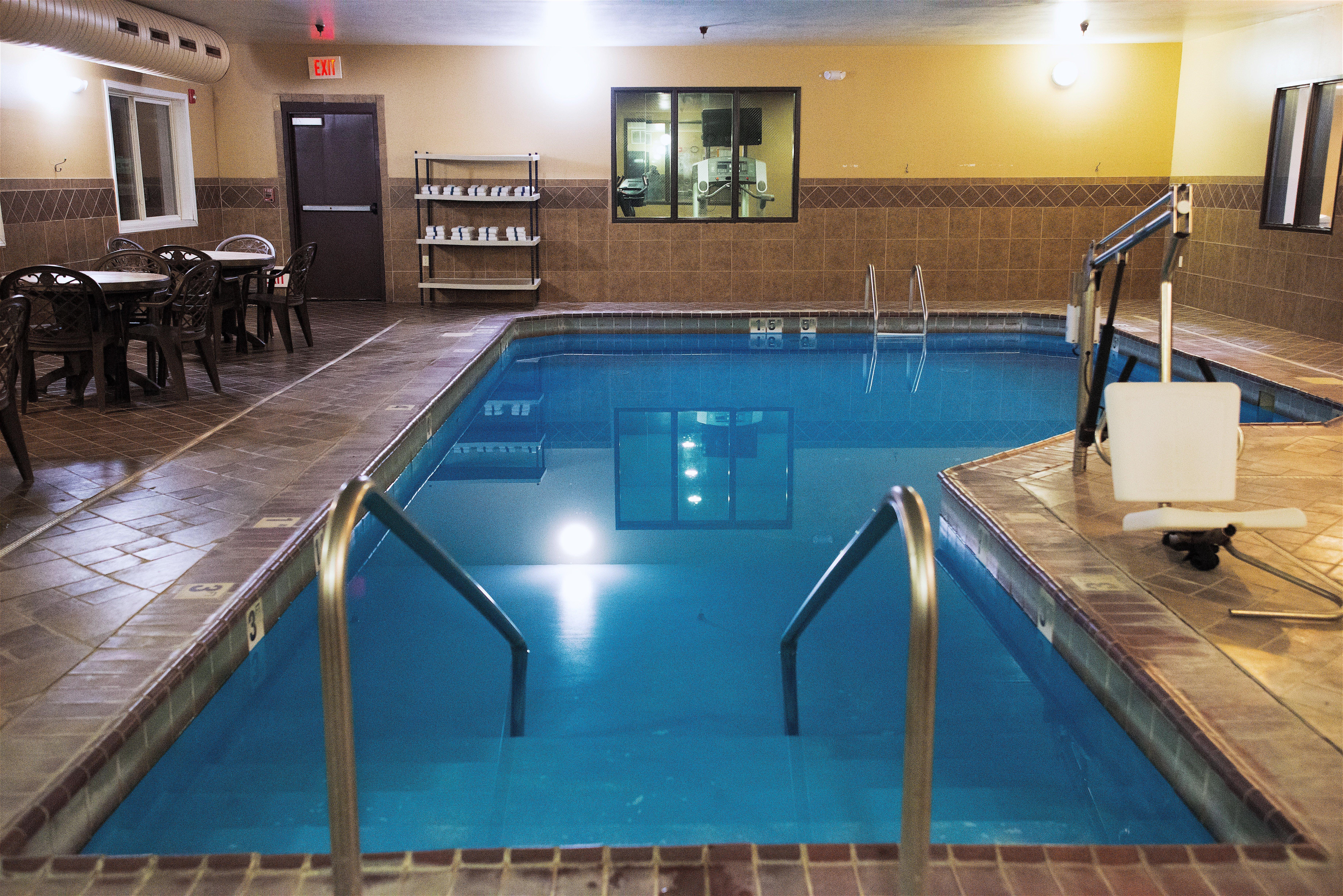Holiday Inn Express Devils Lake By Ihg Exterior foto