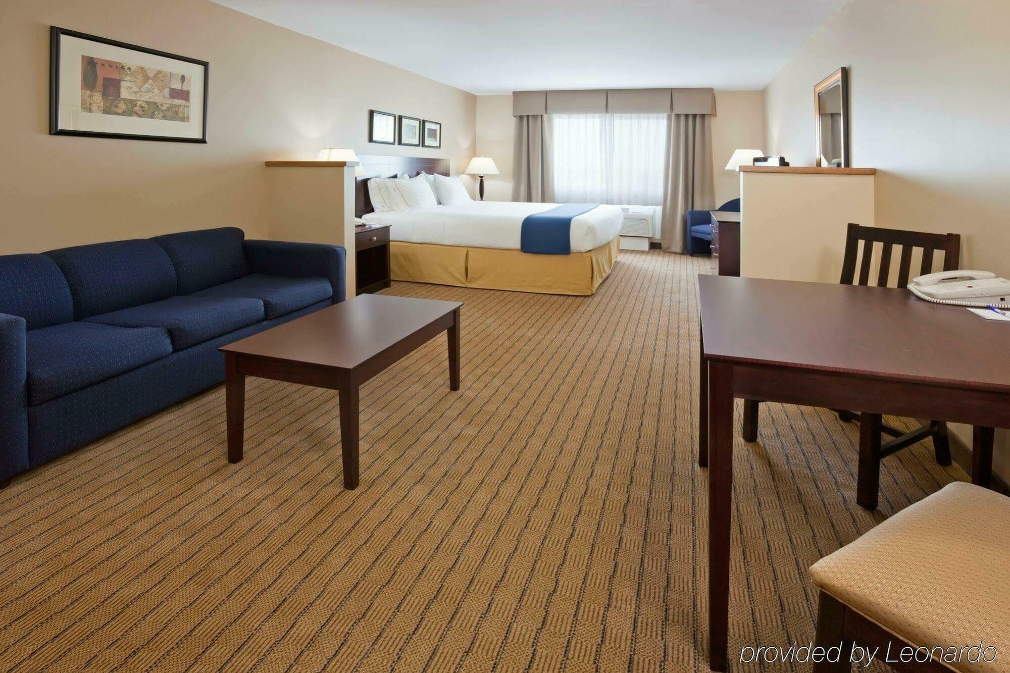 Holiday Inn Express Devils Lake By Ihg Exterior foto