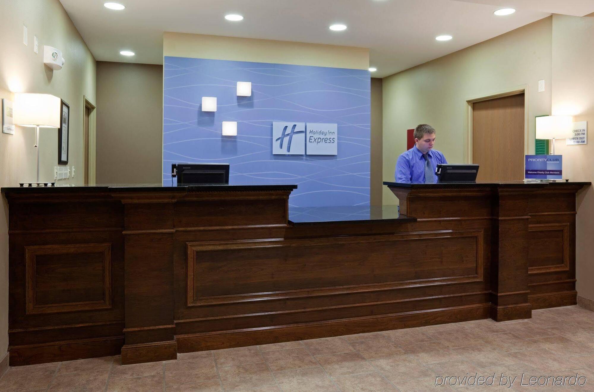 Holiday Inn Express Devils Lake By Ihg Exterior foto